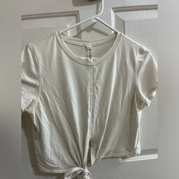 Women’s Lululemon Short Sleeve Shirt with Tie Wrap Size 6 - Picture 6 of 8